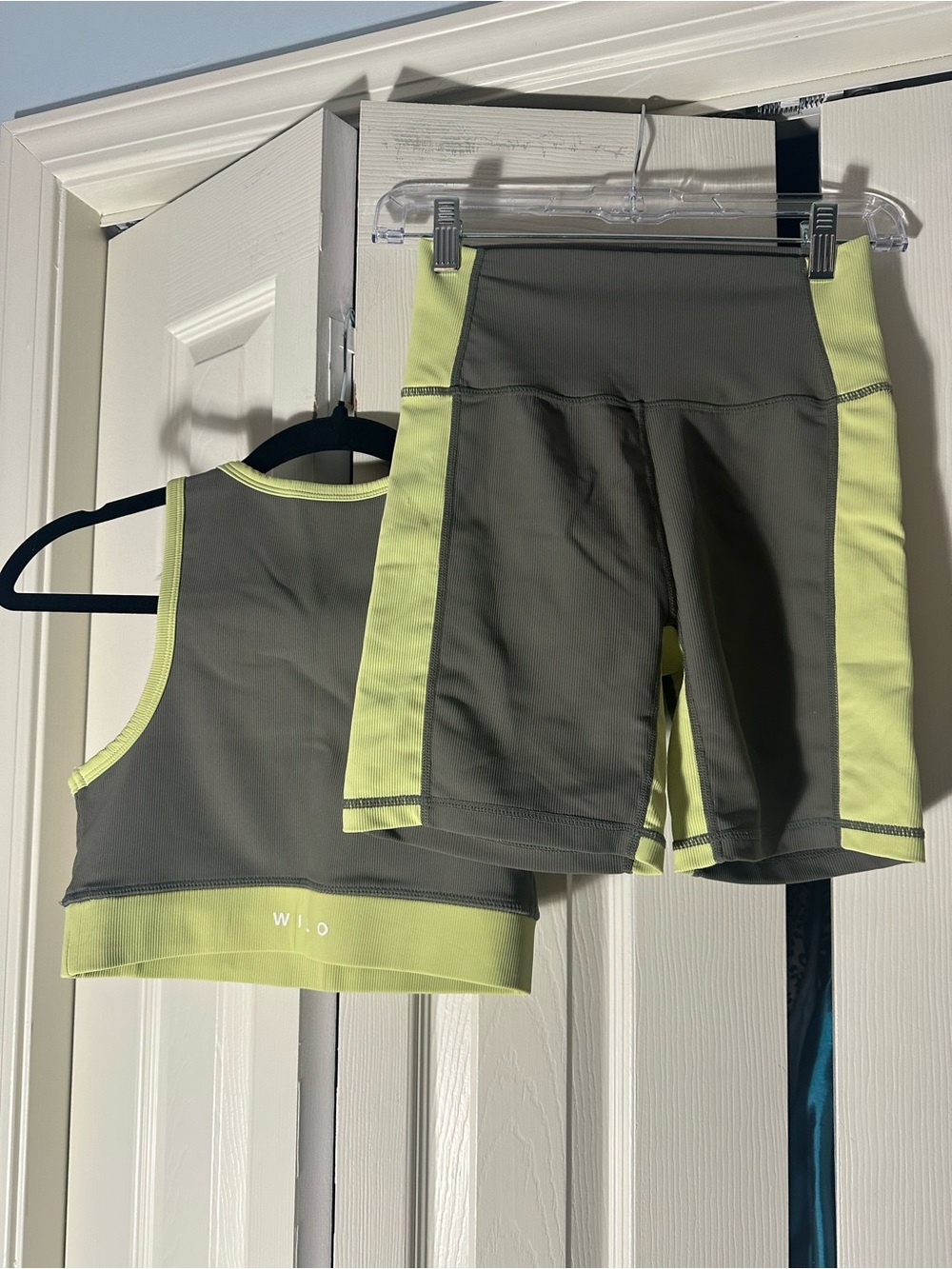 Wilo Women's Gray & Lime Active Crop Tank and Bike Shorts Set - Picture 2 of 3